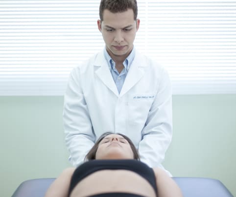Osteopatia Médico tratamento paciente